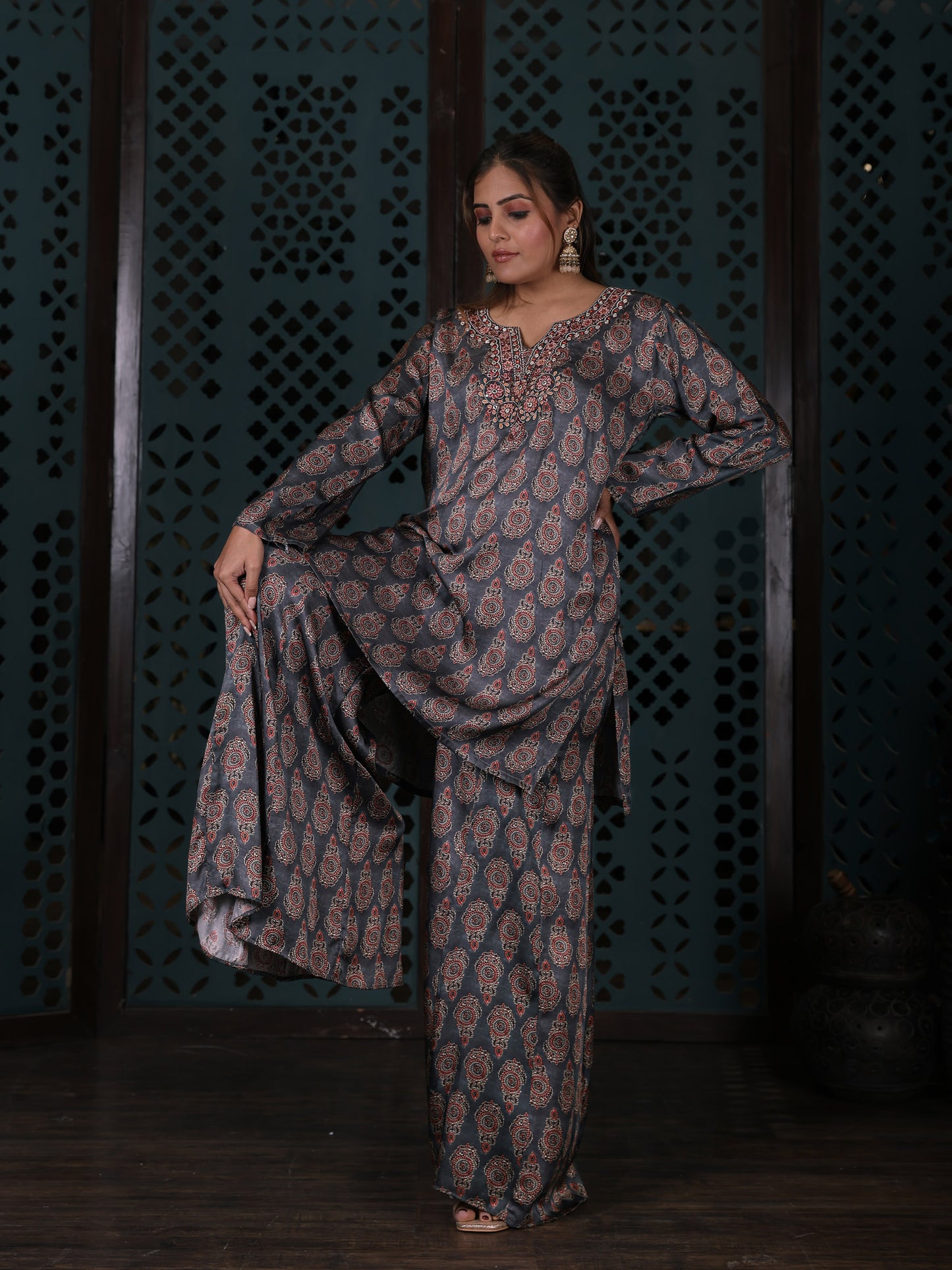 Grey Ethnic Printed Kurta Set With Mirror Work Neckline
