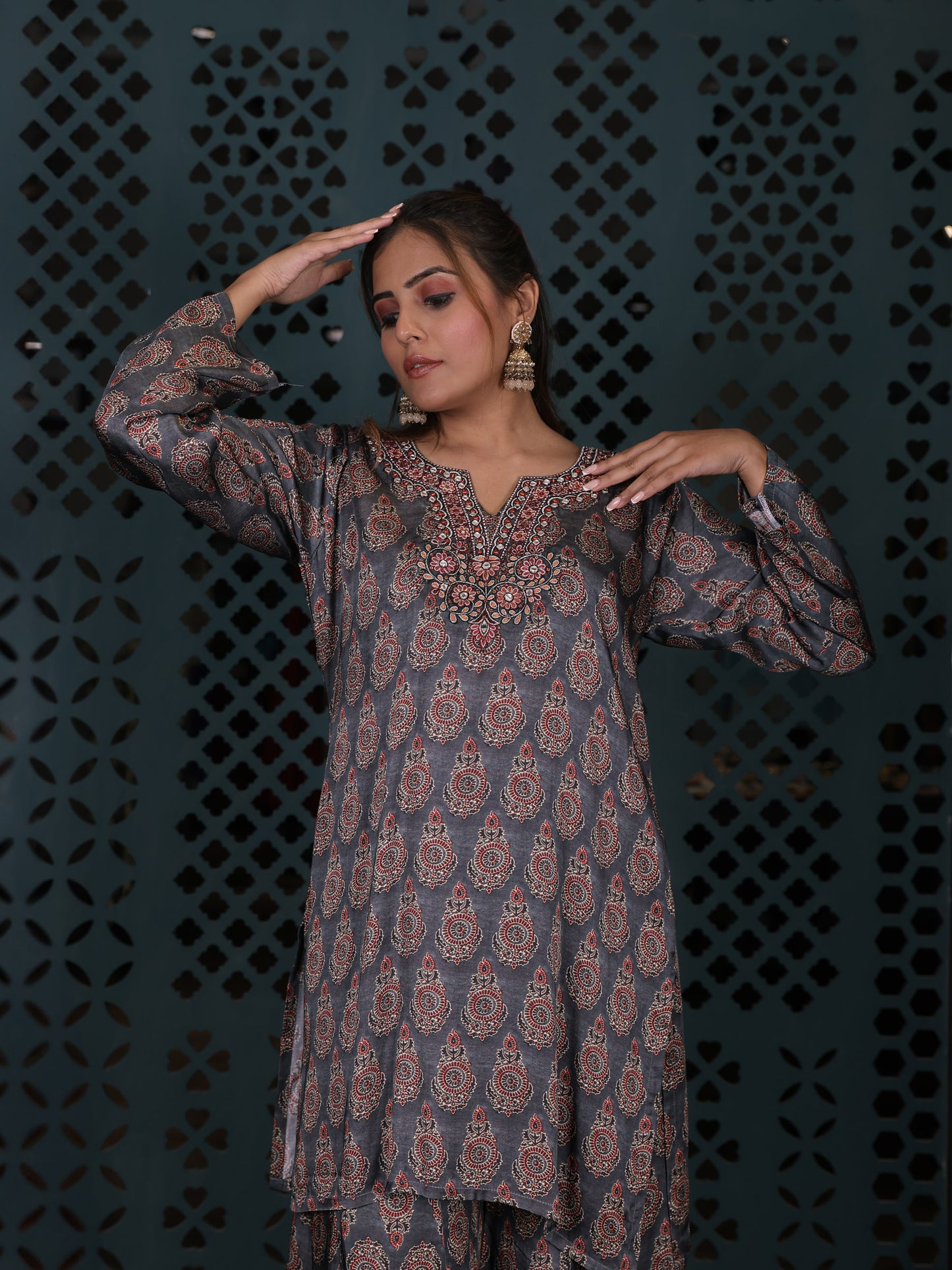 Grey Ethnic Printed Kurta Set With Mirror Work Neckline