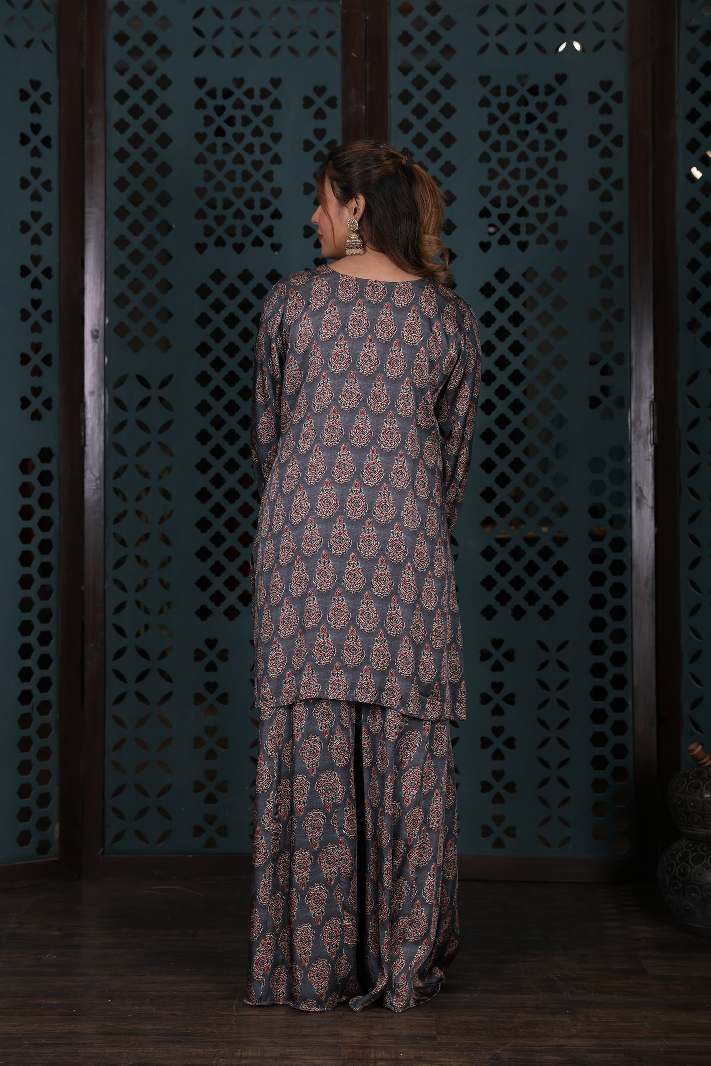 Grey Ethnic Printed Kurta Set With Mirror Work Neckline