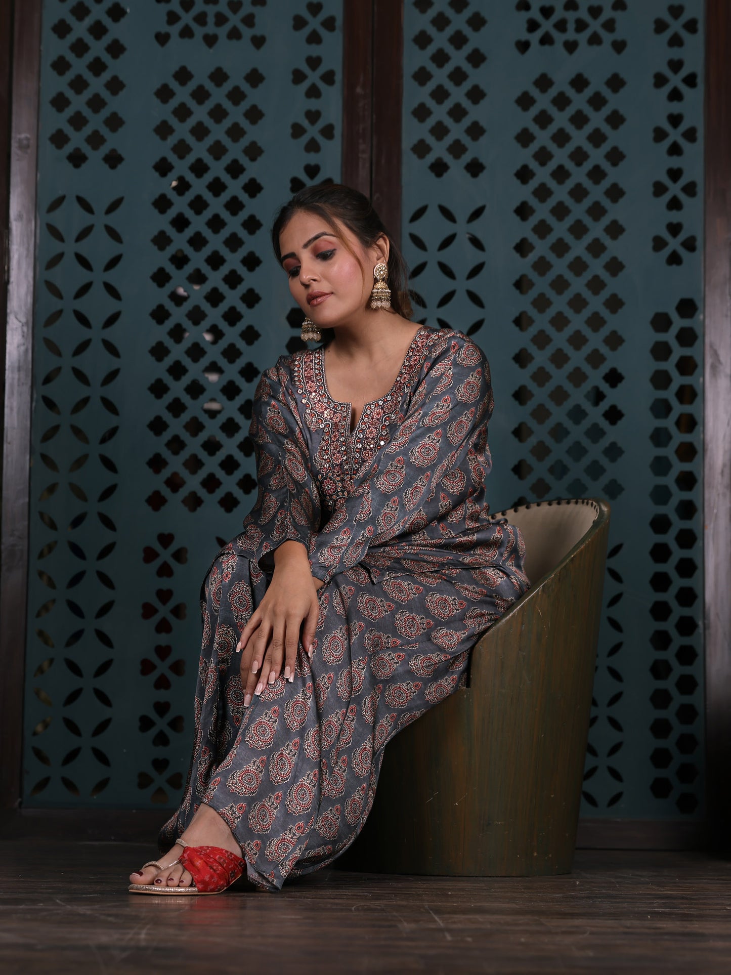 Grey Ethnic Printed Kurta Set With Mirror Work Neckline