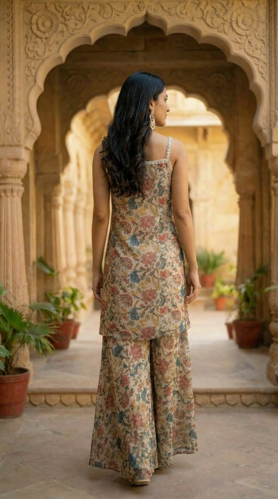 Sleeveless Printed Tunic Paired With Wide-Legged Palazzo Pants