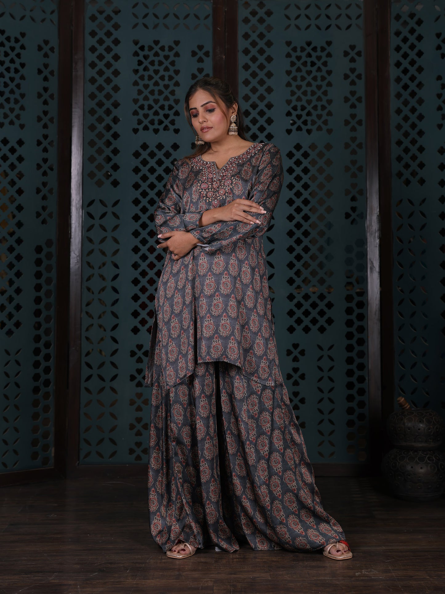 Grey Ethnic Printed Kurta Set With Mirror Work Neckline