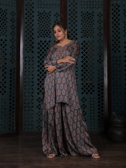 Grey Ethnic Printed Kurta Set With Mirror Work Neckline